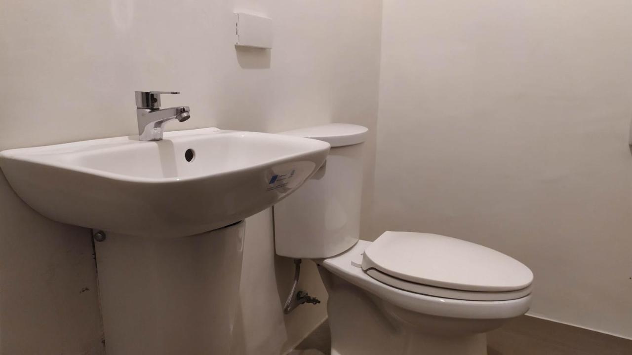 Mactan Airport Guesthouse Мактан Экстерьер фото